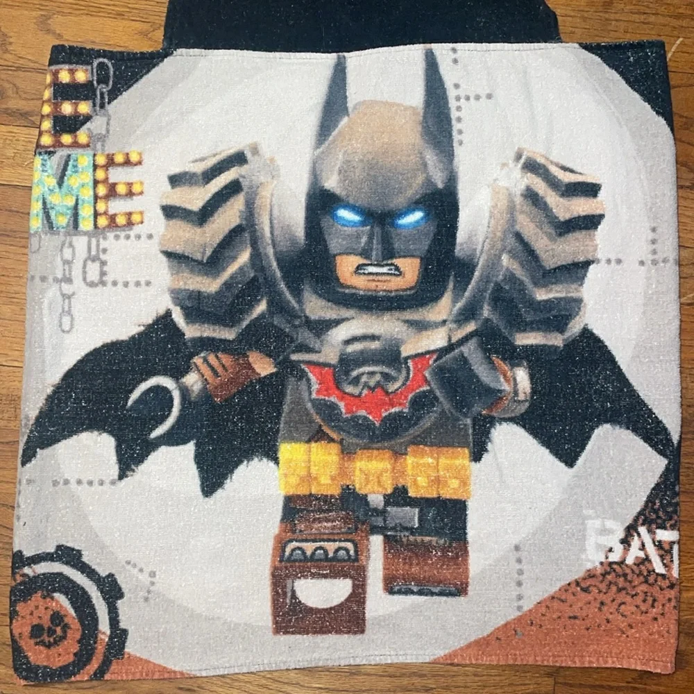 •LEGO•BATMAN BUNKER LEGO CHARACTER HOODED AND HAND CUFF WRAP AROUND TOWEL EUC